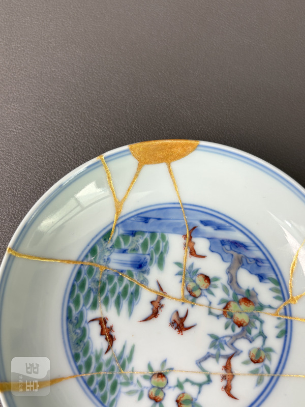 清雍正 斗彩福山寿海纹小盘一对（带木盒） - 图11